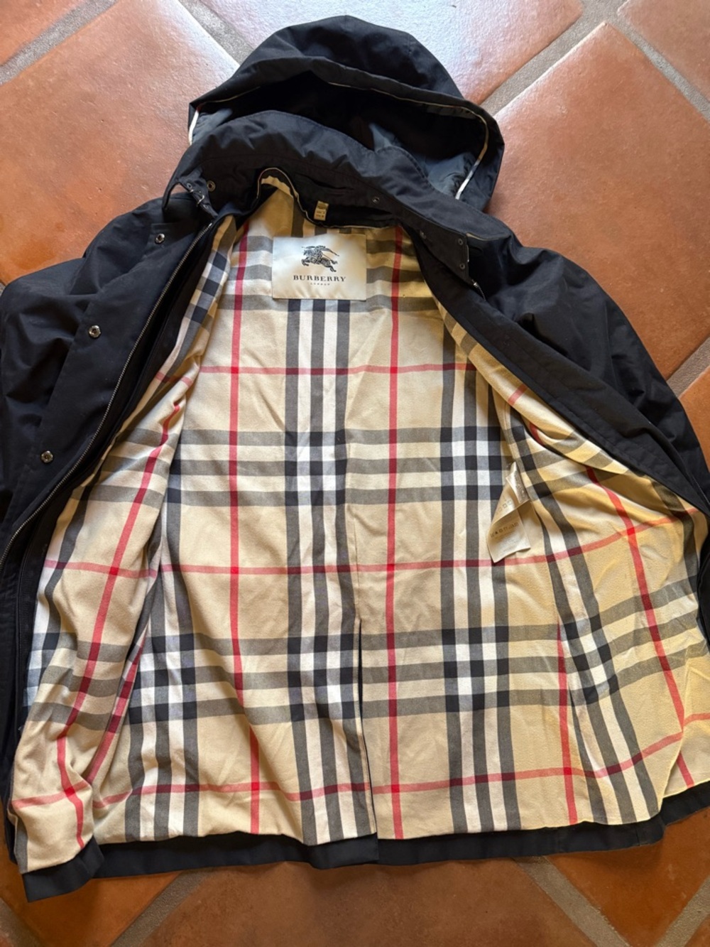Burberry Women's Hooded Raincoat Jacket in Black - Picture 4 of 5